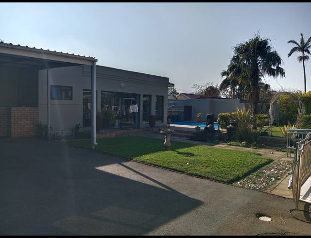 3 BEDROOM FREESTANDING FOR SALE IN SCOTTSVILLE